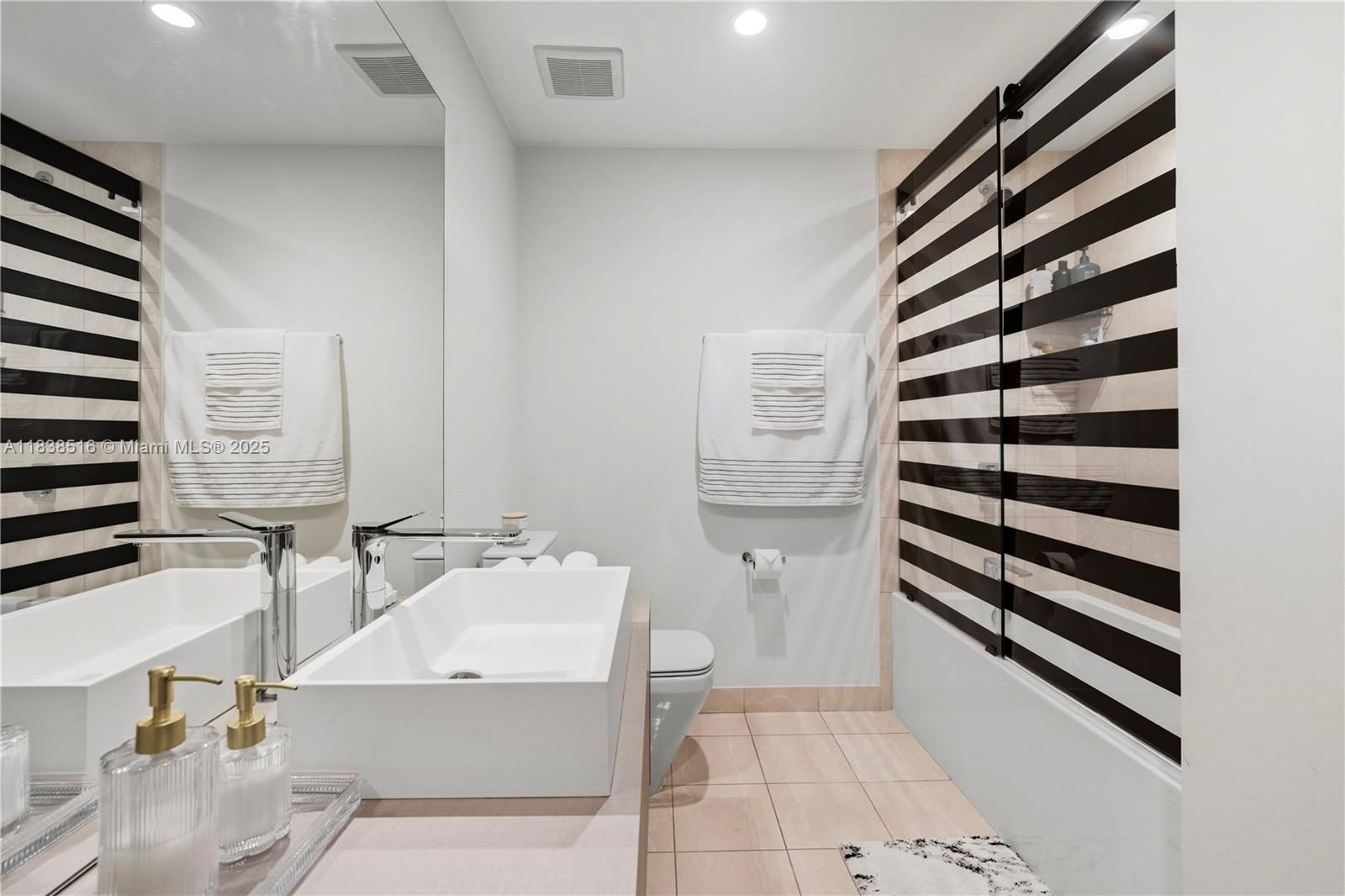 1000 Brickell Plz #2805, Miami FL 33131