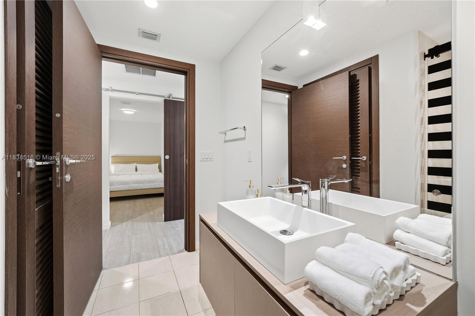 1000 Brickell Plz #2805, Miami FL 33131