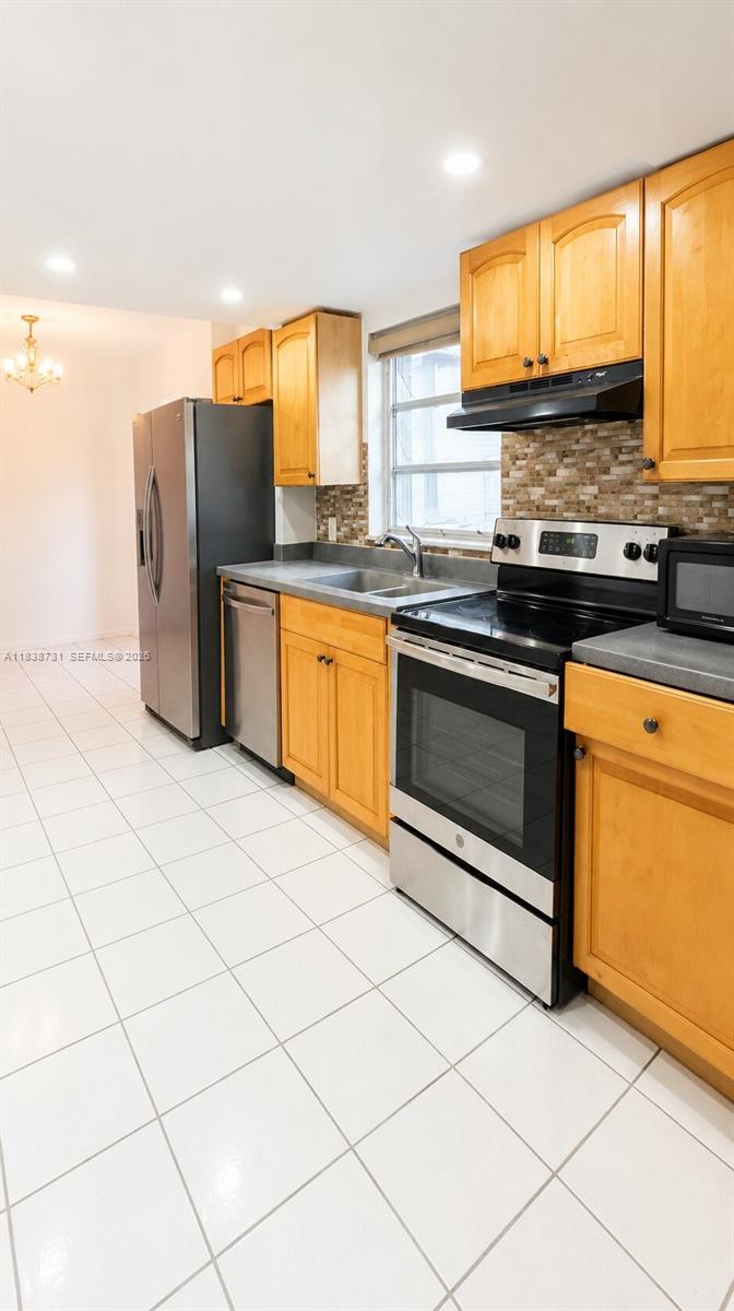 3862 NE 171st St #B, North Miami Beach FL 33160