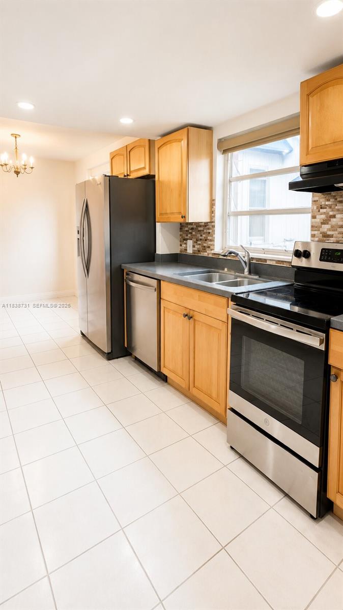 3862 NE 171st St #B, North Miami Beach FL 33160