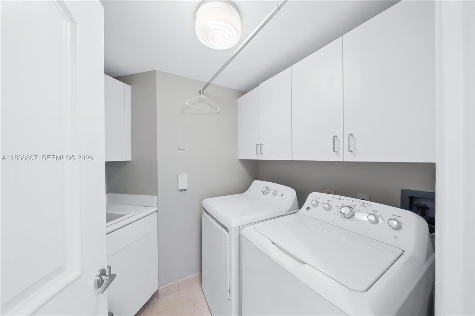 2000 Island Blvd #2409, Aventura FL 33160