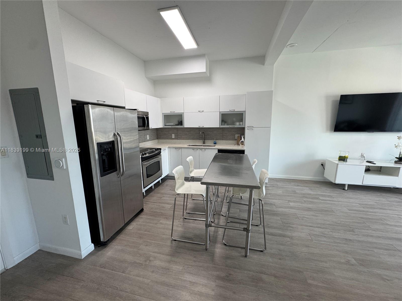 234 NE 3rd St #905, Miami FL 33132