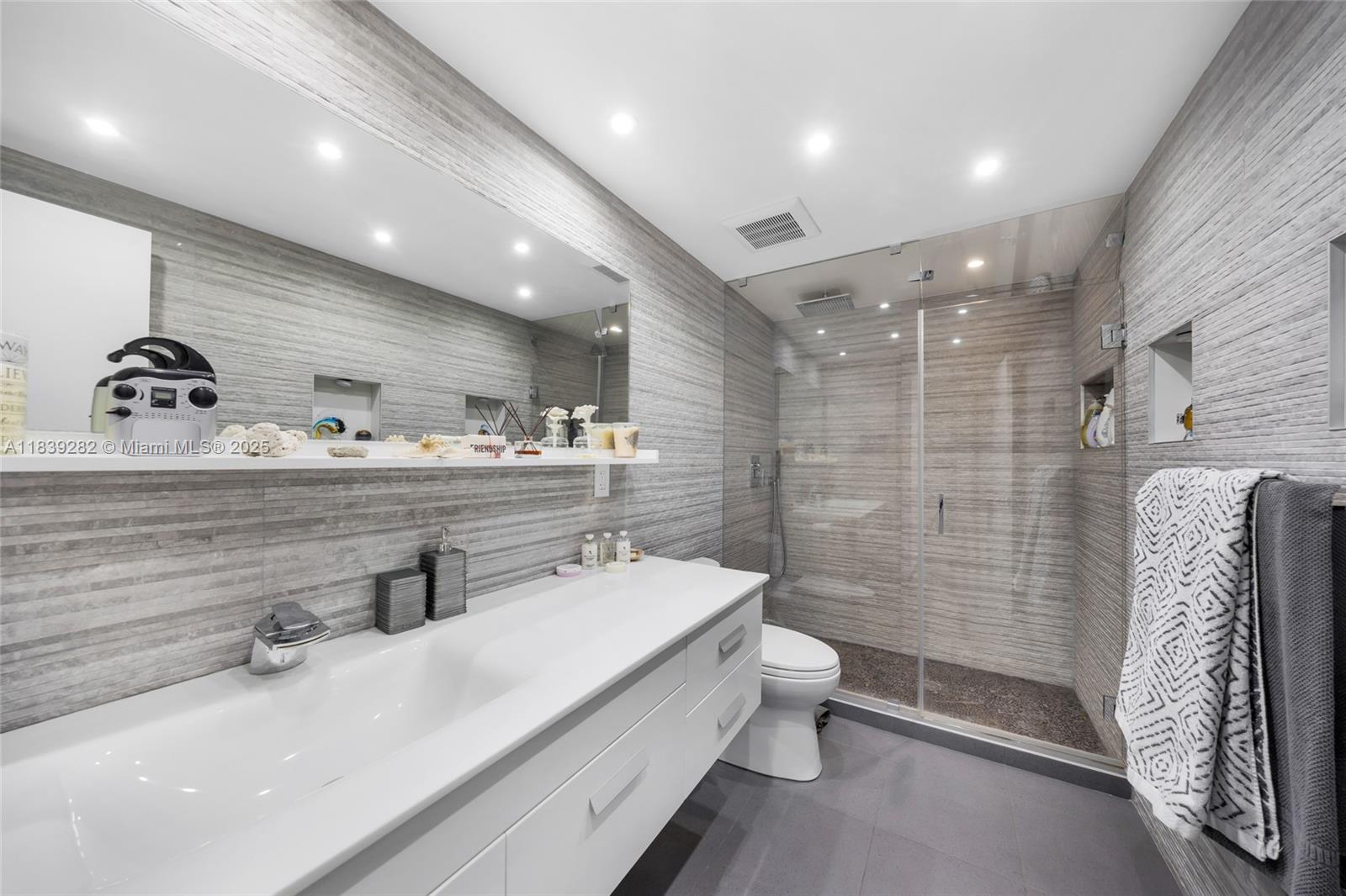 9801 Collins Ave #16U, Bal Harbour FL 33154