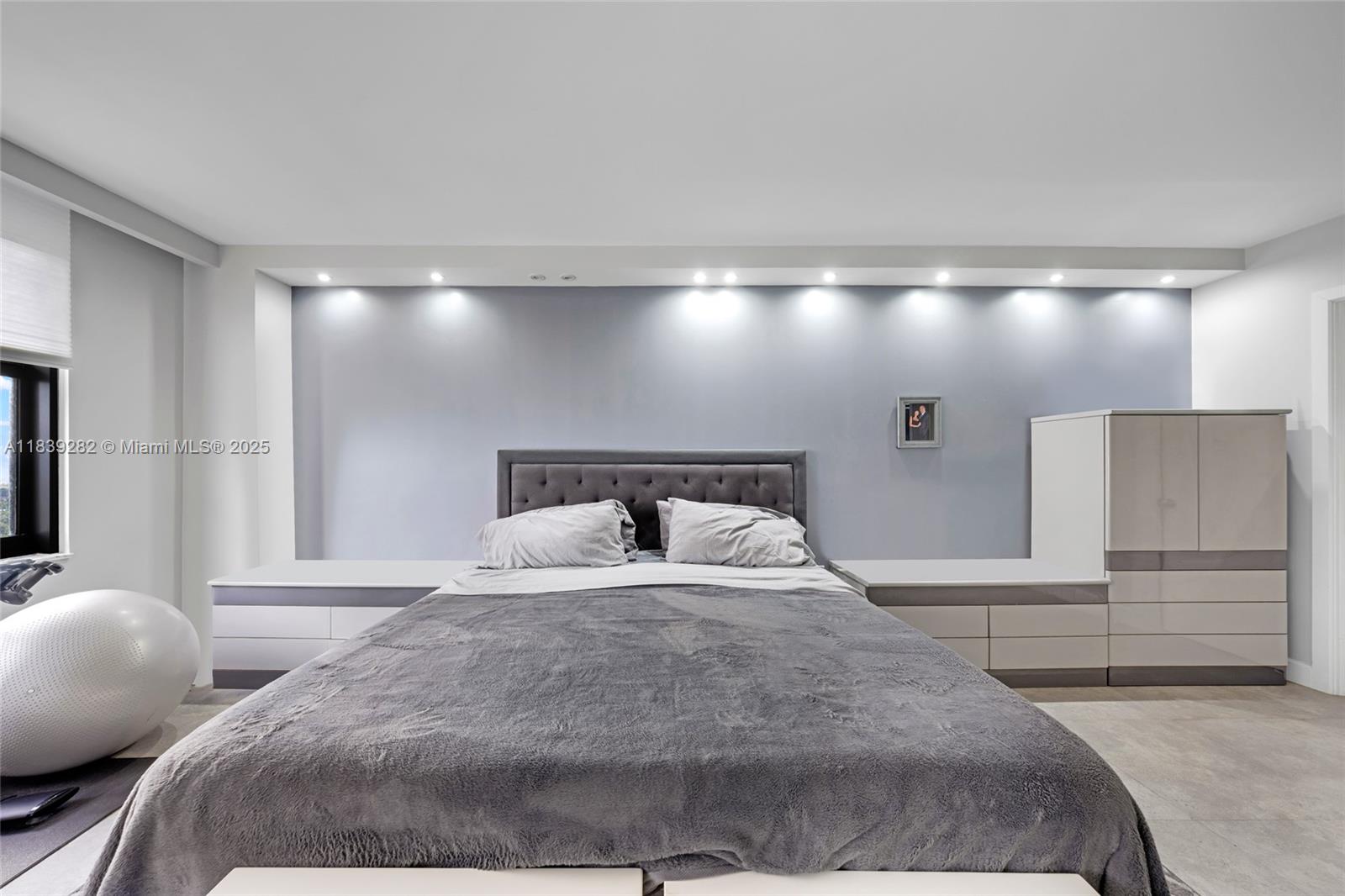 9801 Collins Ave #16U, Bal Harbour FL 33154