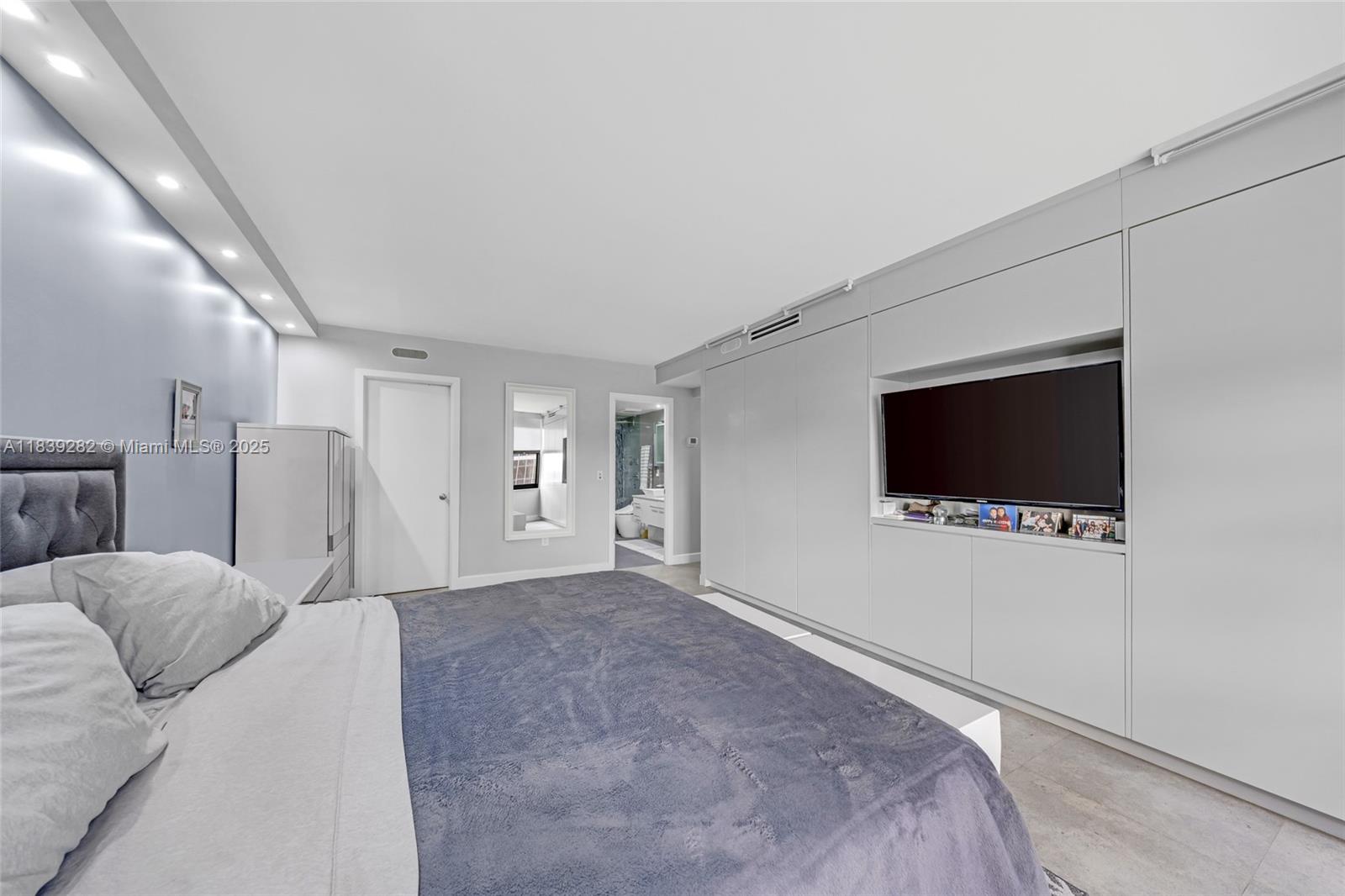 9801 Collins Ave #16U, Bal Harbour FL 33154