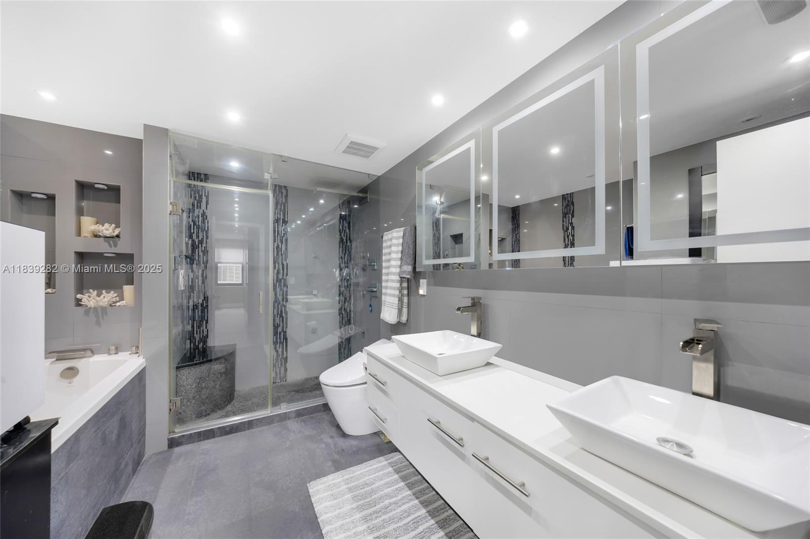 9801 Collins Ave #16U, Bal Harbour FL 33154