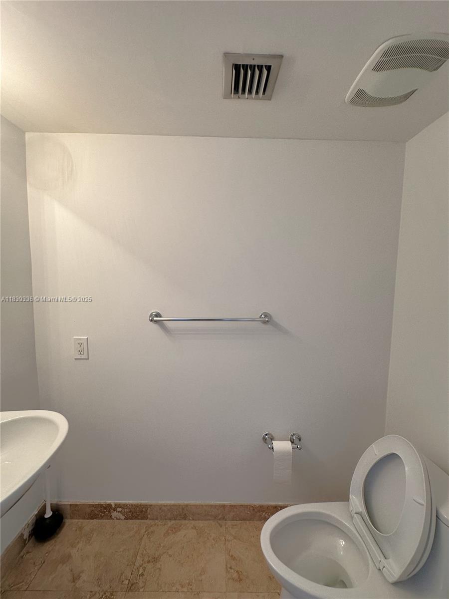 41 SE 5th St #1803, Miami FL 33131
