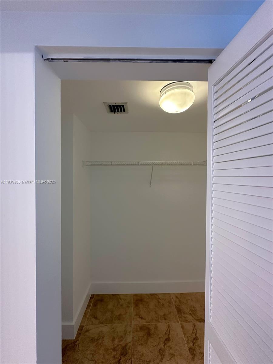 41 SE 5th St #1803, Miami FL 33131