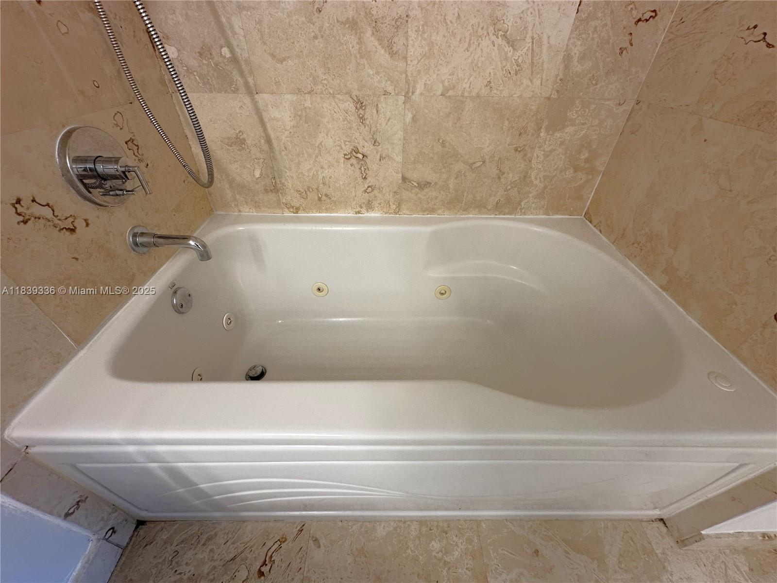 41 SE 5th St #1803, Miami FL 33131