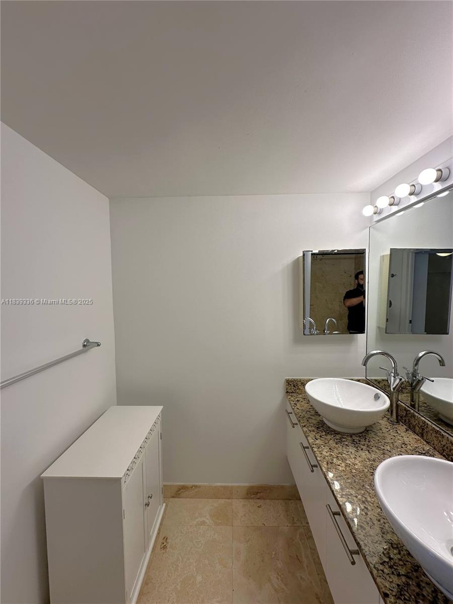 41 SE 5th St #1803, Miami FL 33131