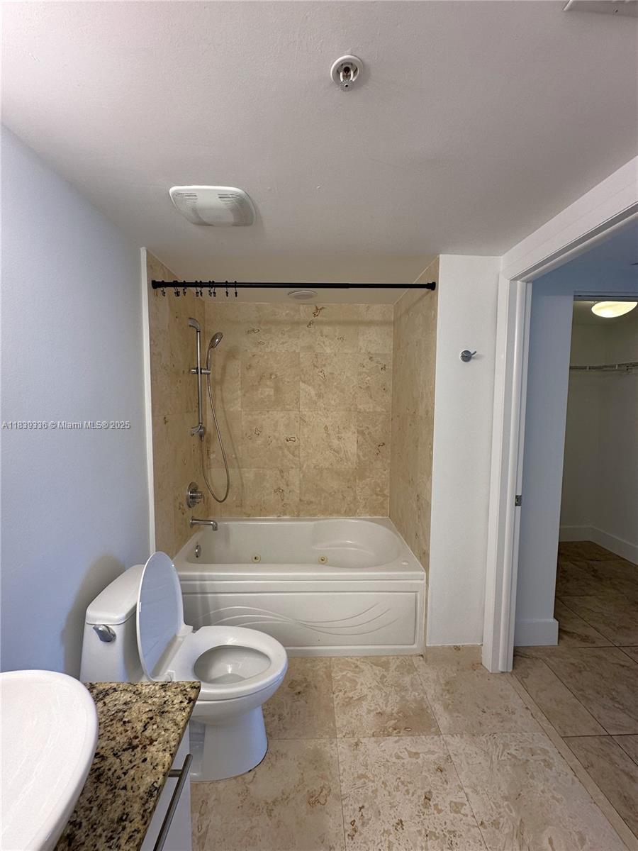 41 SE 5th St #1803, Miami FL 33131