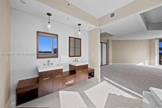 300 S Pointe Dr #501, Miami Beach FL 33139