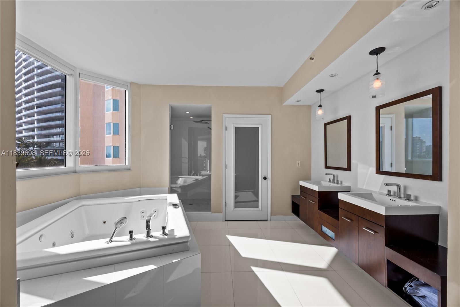 300 S Pointe Dr #501, Miami Beach FL 33139