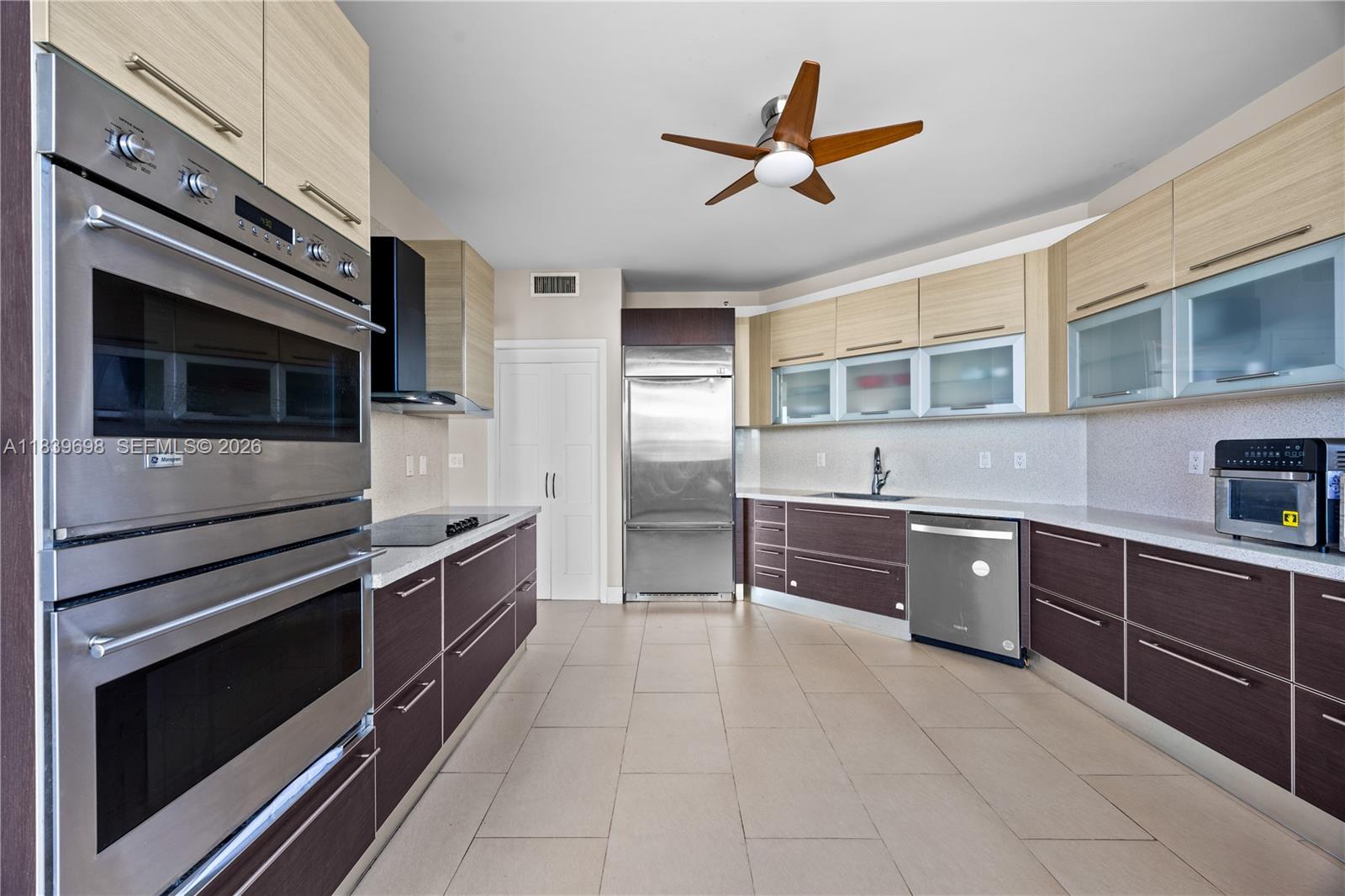 300 S Pointe Dr #501, Miami Beach FL 33139