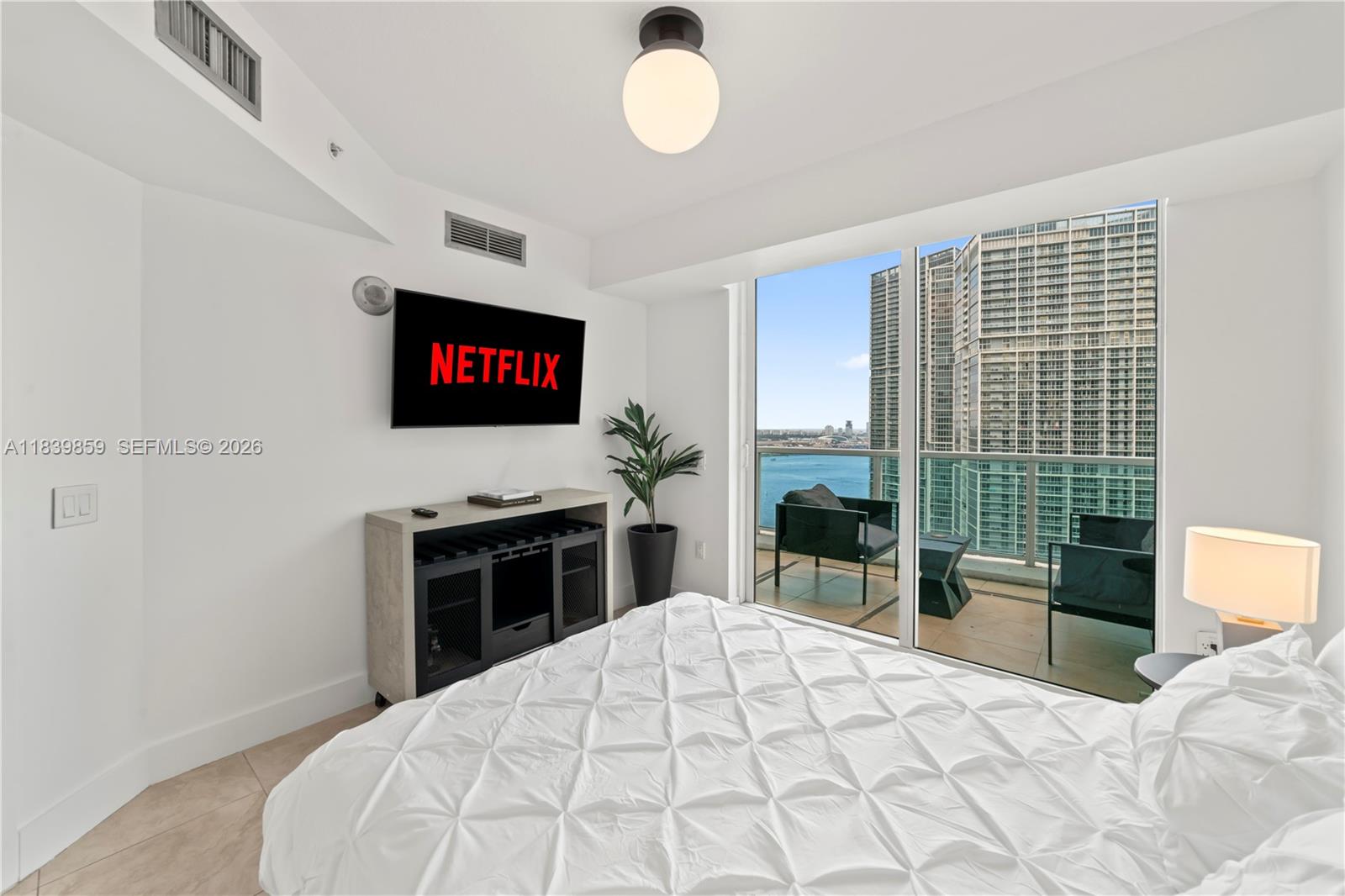 41 SE 5th St #1901, Miami FL 33131
