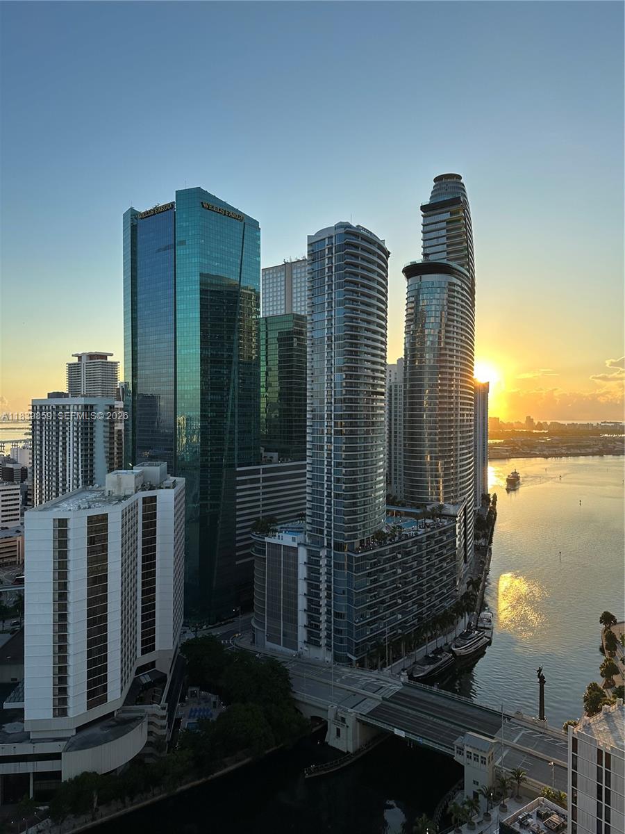 41 SE 5th St #1901, Miami FL 33131