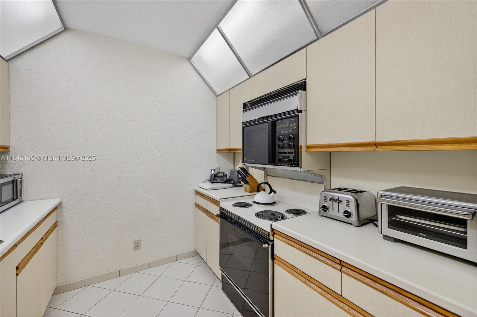 20281 E Country Club Dr #704, Aventura FL 33180