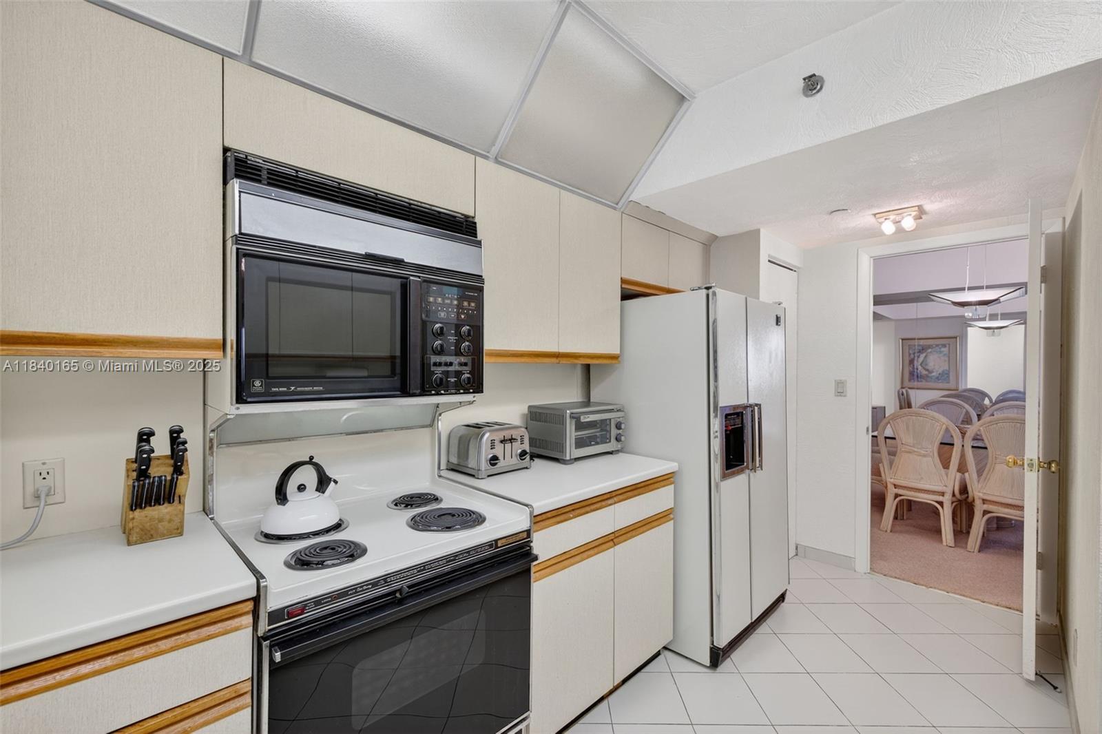 20281 E Country Club Dr #704, Aventura FL 33180