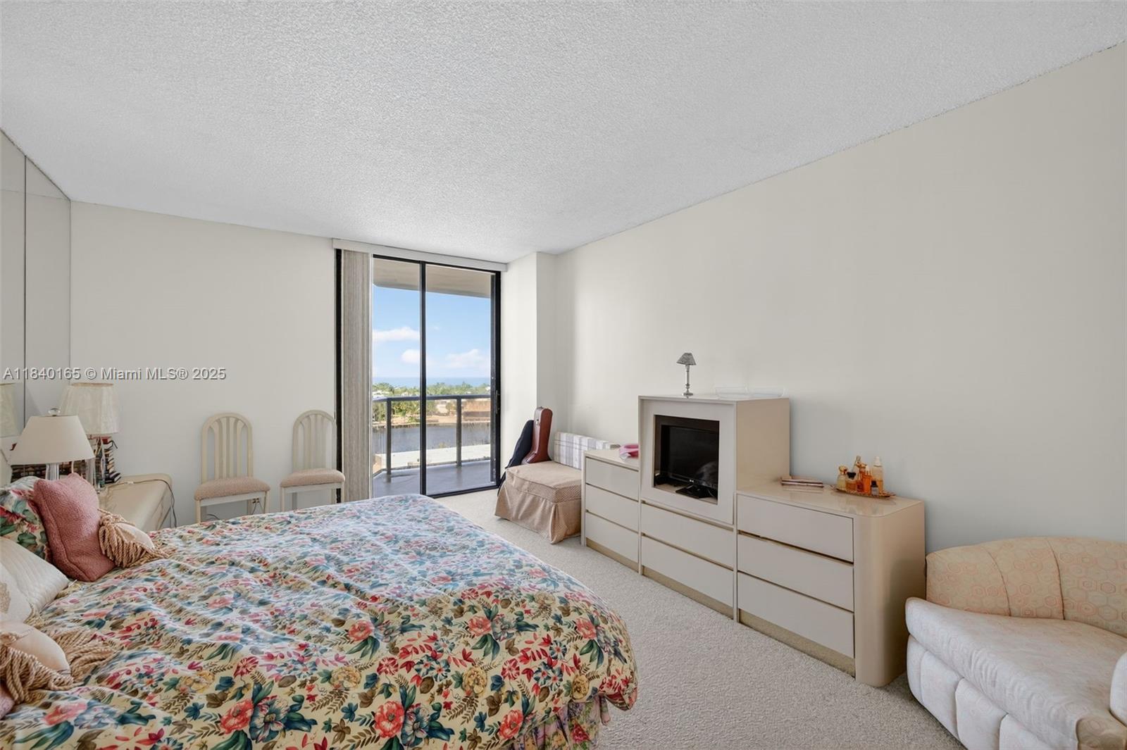 20281 E Country Club Dr #704, Aventura FL 33180