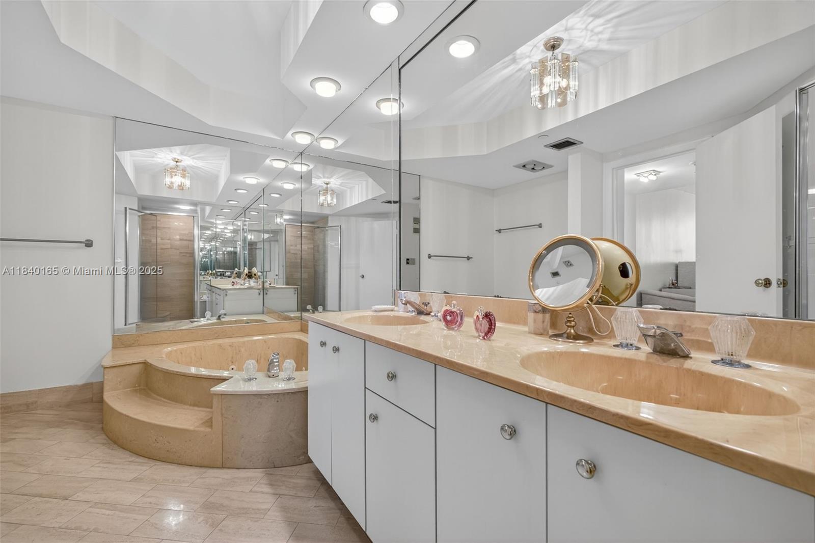 20281 E Country Club Dr #704, Aventura FL 33180