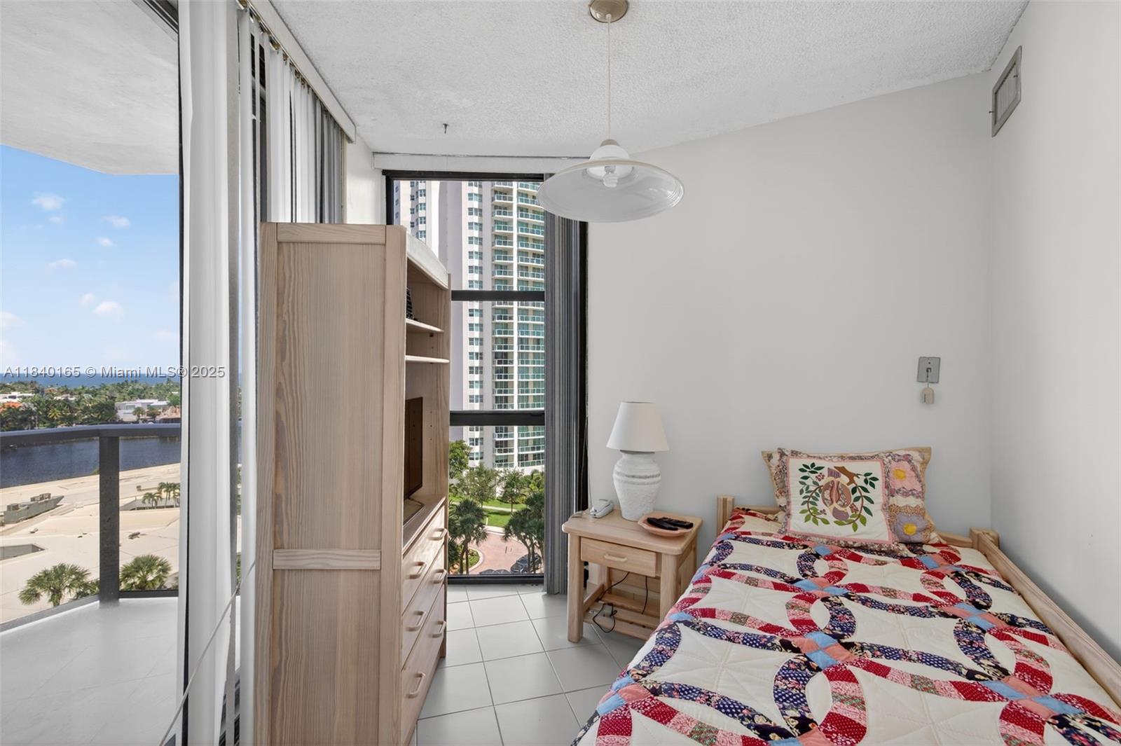 20281 E Country Club Dr #704, Aventura FL 33180