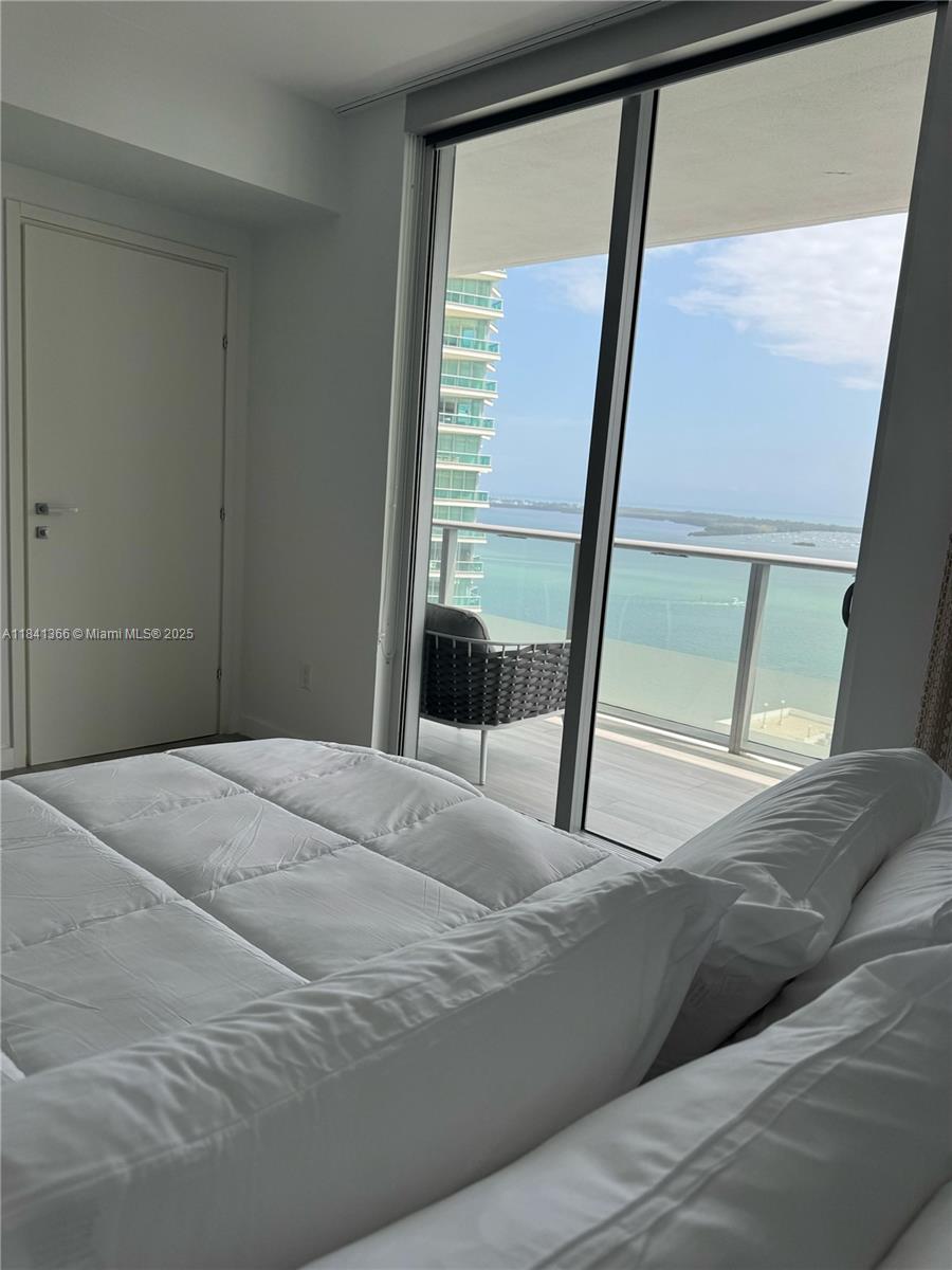 1300 Brickell Bay Dr #2504, Miami FL 33131