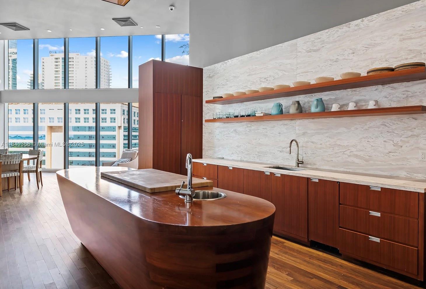 1300 Brickell Bay Dr #2504, Miami FL 33131