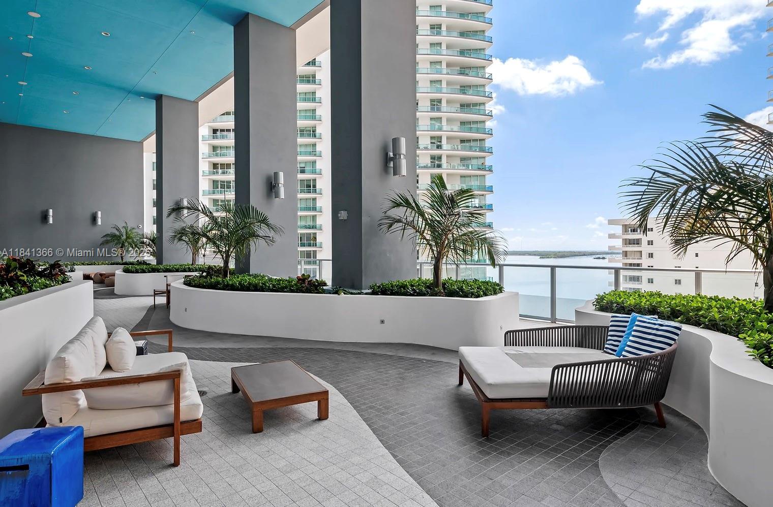 1300 Brickell Bay Dr #2504, Miami FL 33131