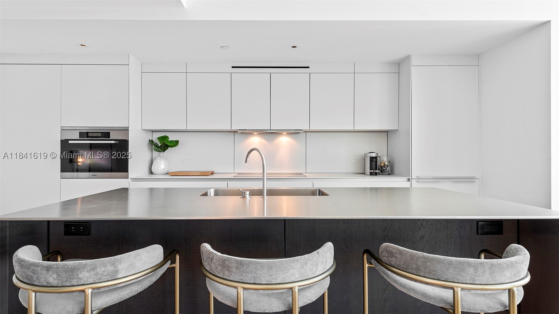2901 Collins Ave #1403, Miami Beach FL 33140
