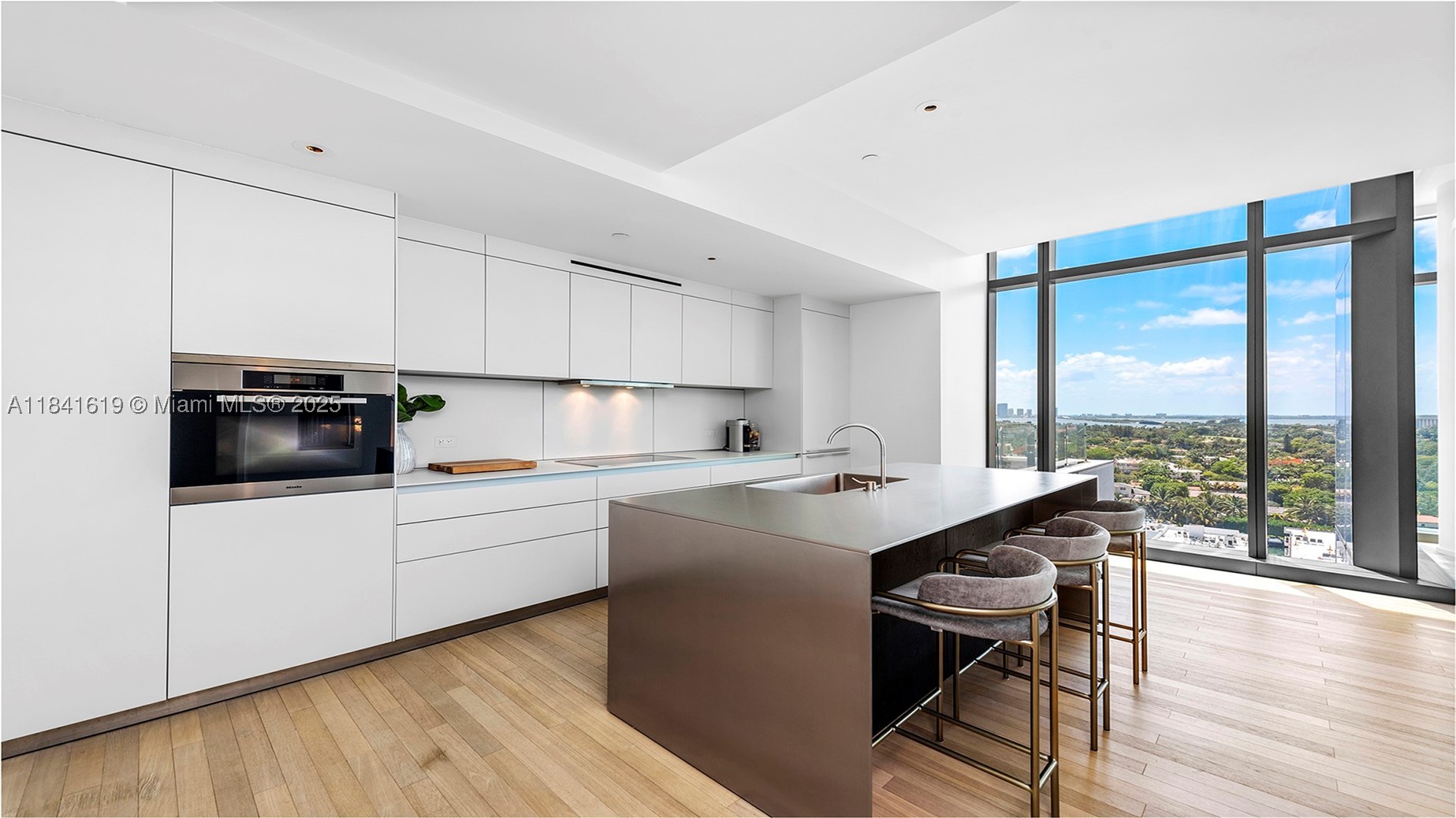 2901 Collins Ave #1403, Miami Beach FL 33140