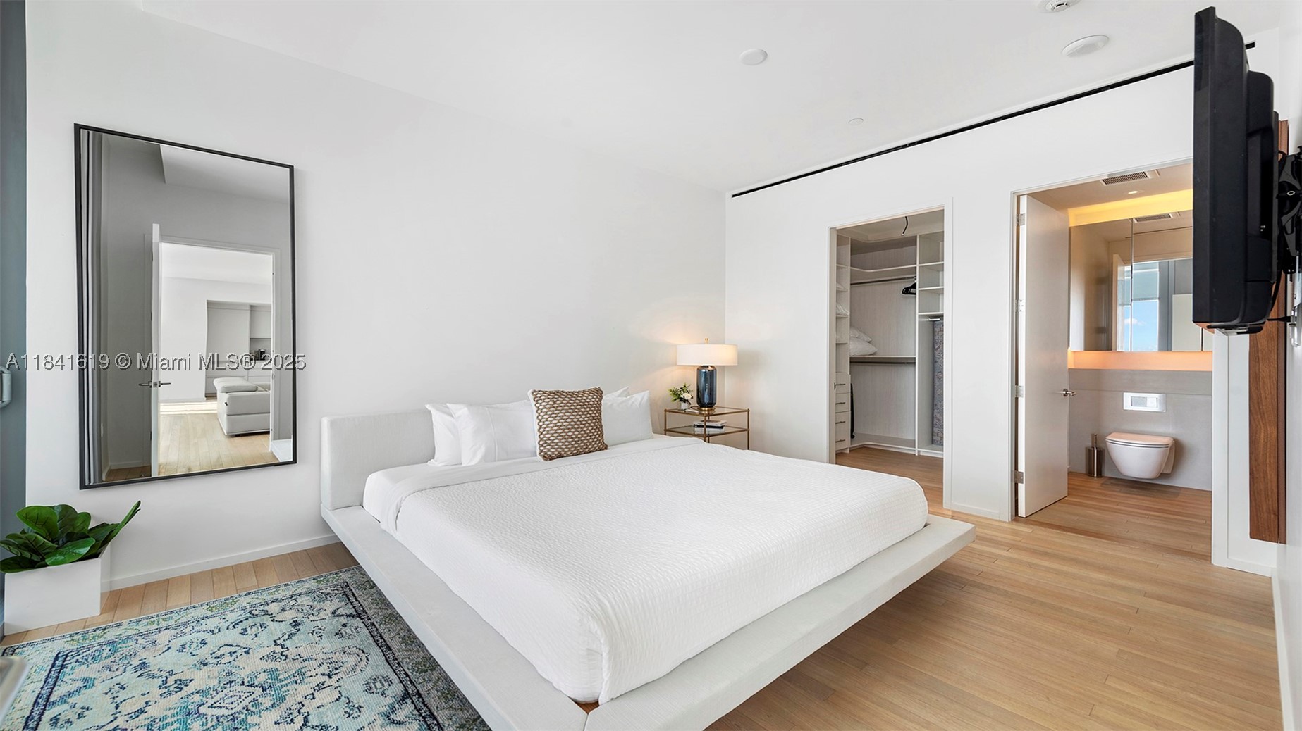 2901 Collins Ave #1403, Miami Beach FL 33140