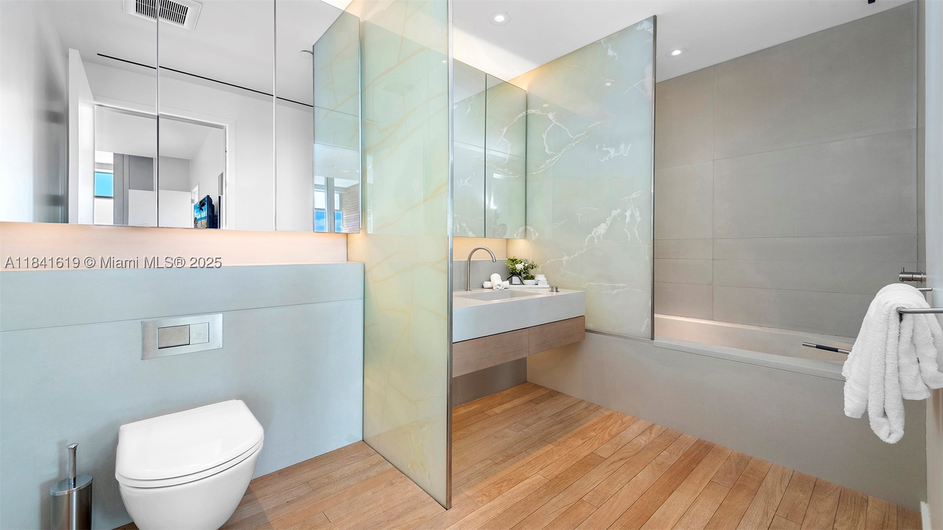 2901 Collins Ave #1403, Miami Beach FL 33140