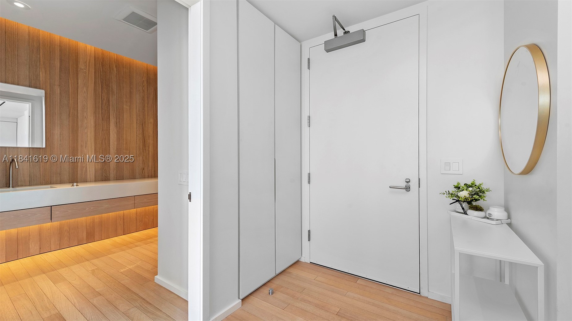 2901 Collins Ave #1403, Miami Beach FL 33140