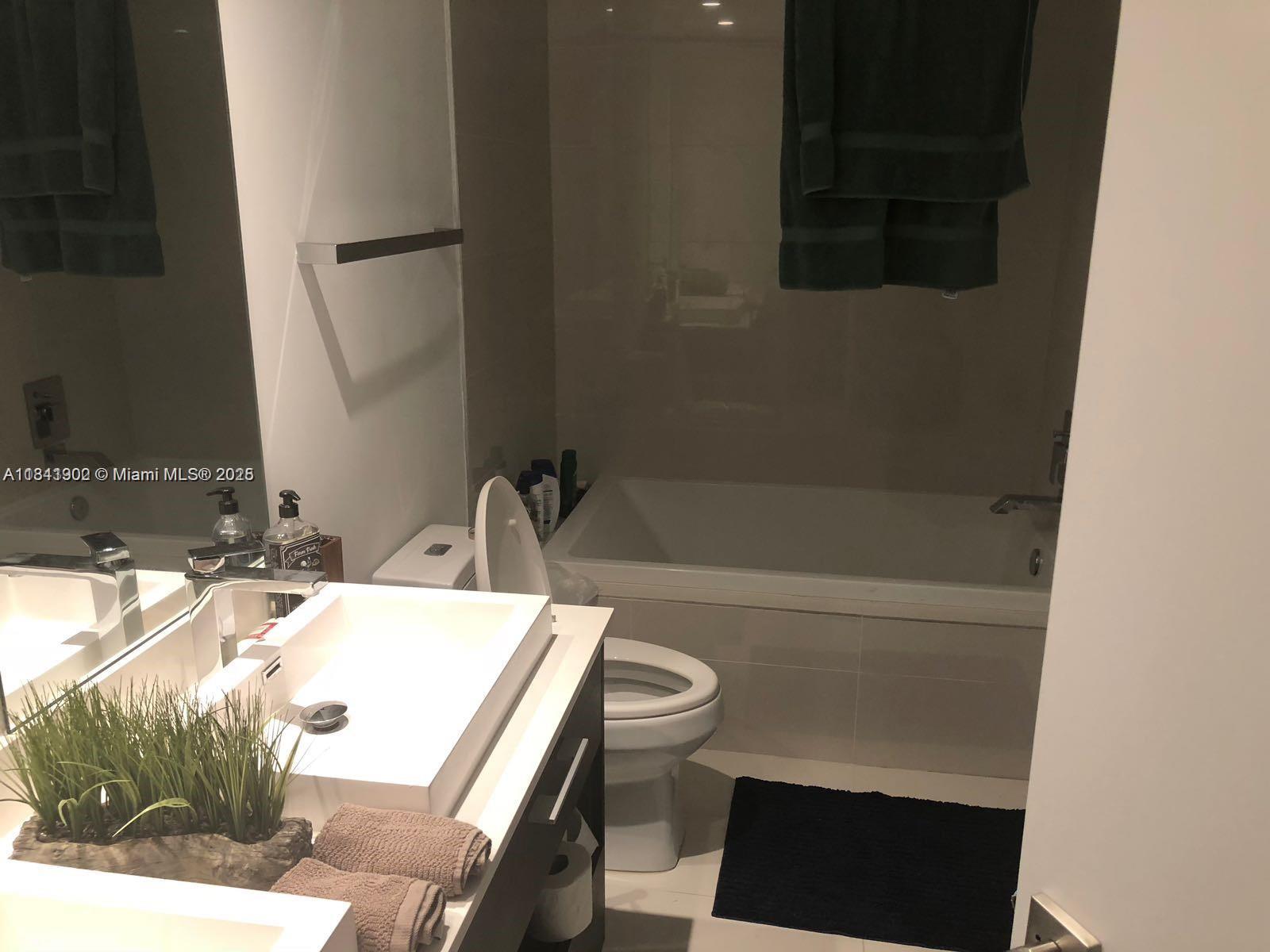 45 SW 9th St #2407, Miami FL 33130