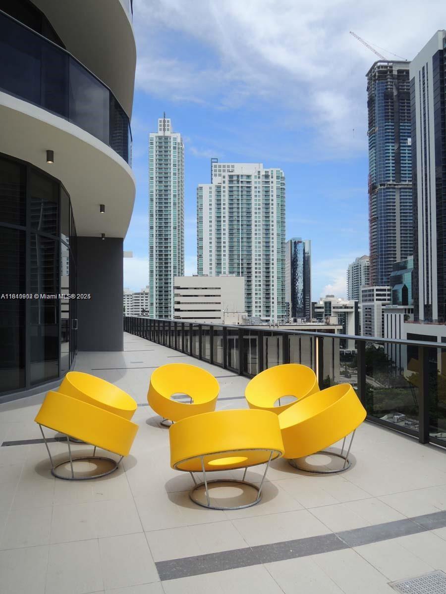 45 SW 9th St #2407, Miami FL 33130