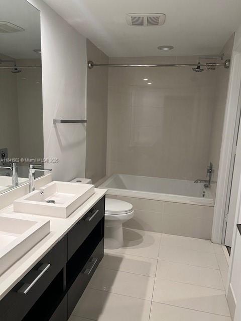 45 SW 9th St #2407, Miami FL 33130