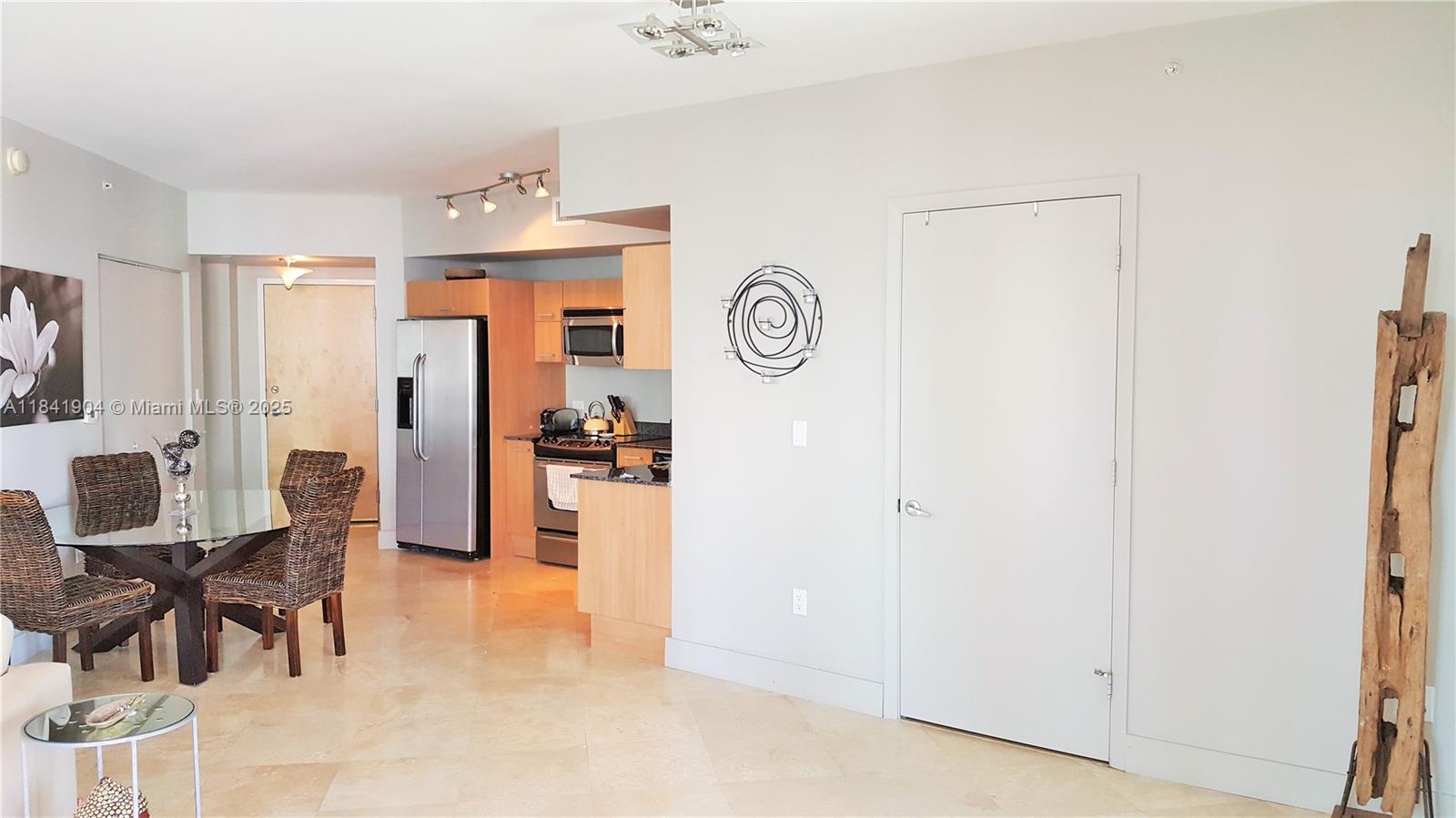 350 S Miami Ave #2002, Miami FL 33130