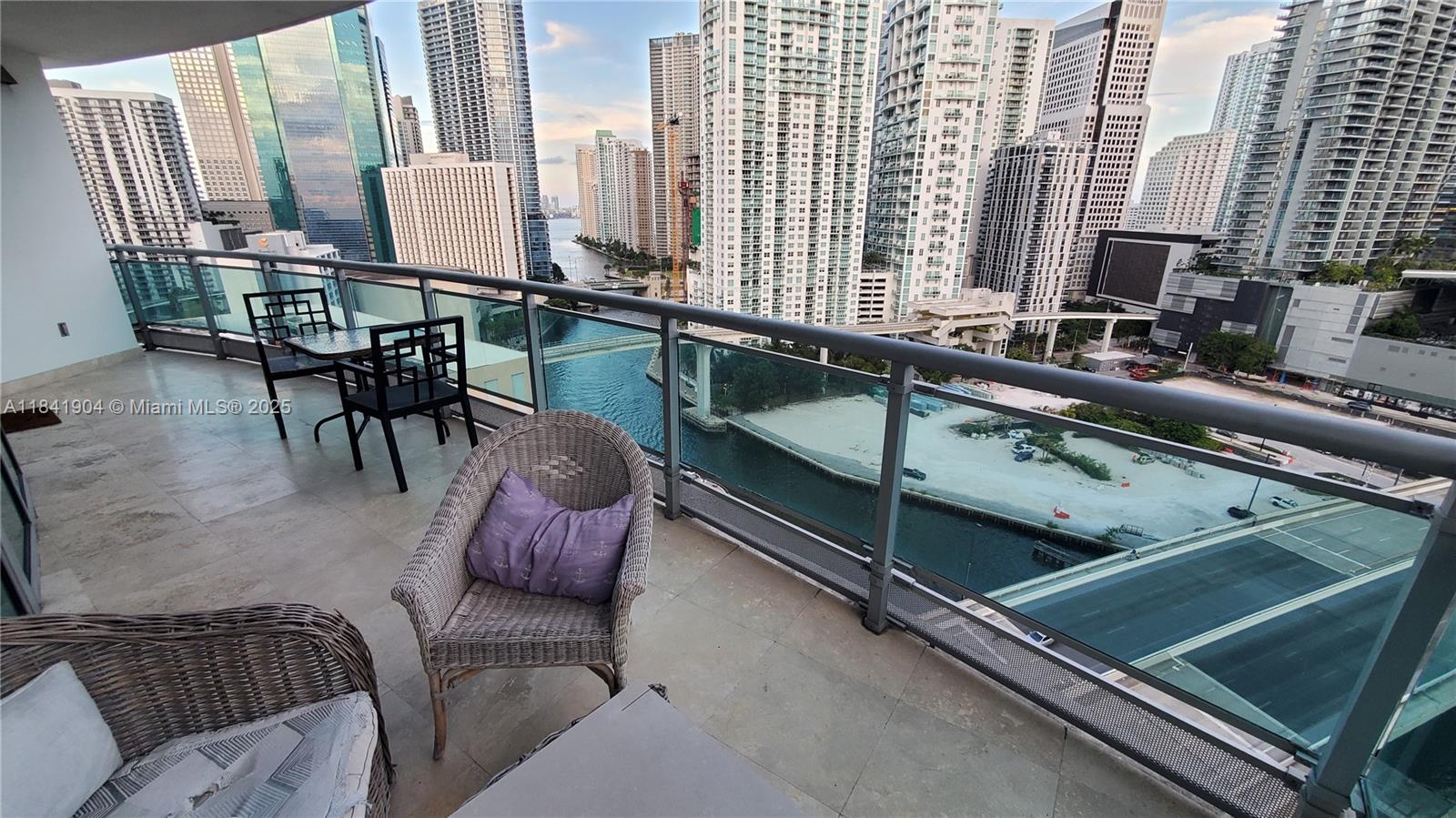 350 S Miami Ave #2002, Miami FL 33130