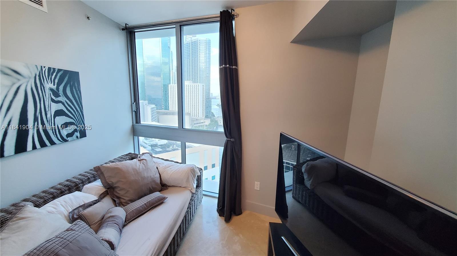 350 S Miami Ave #2002, Miami FL 33130
