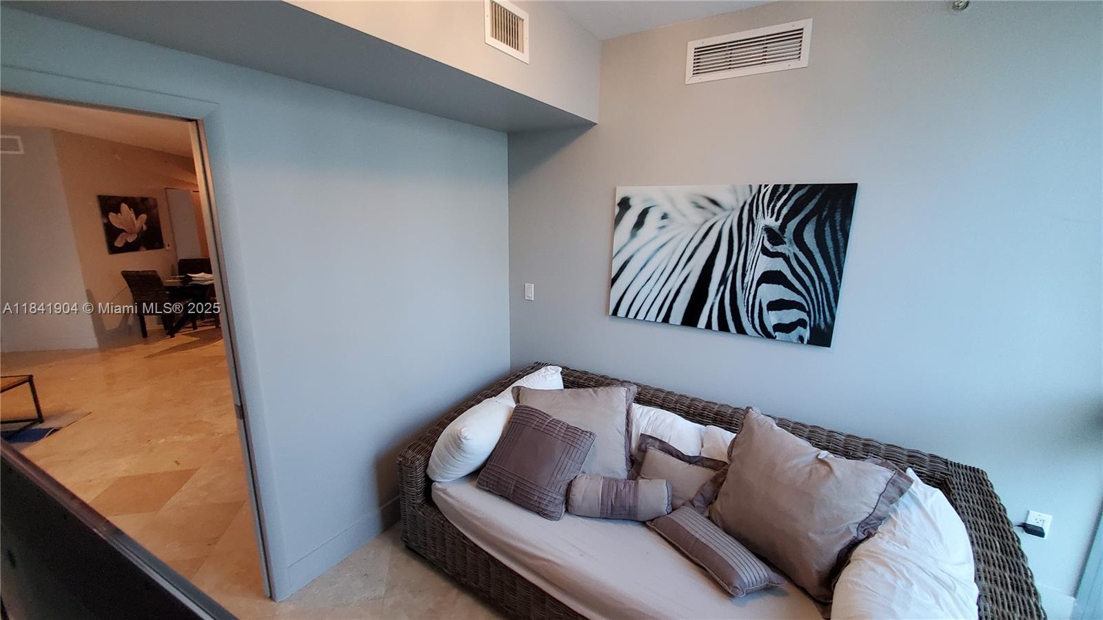 350 S Miami Ave #2002, Miami FL 33130