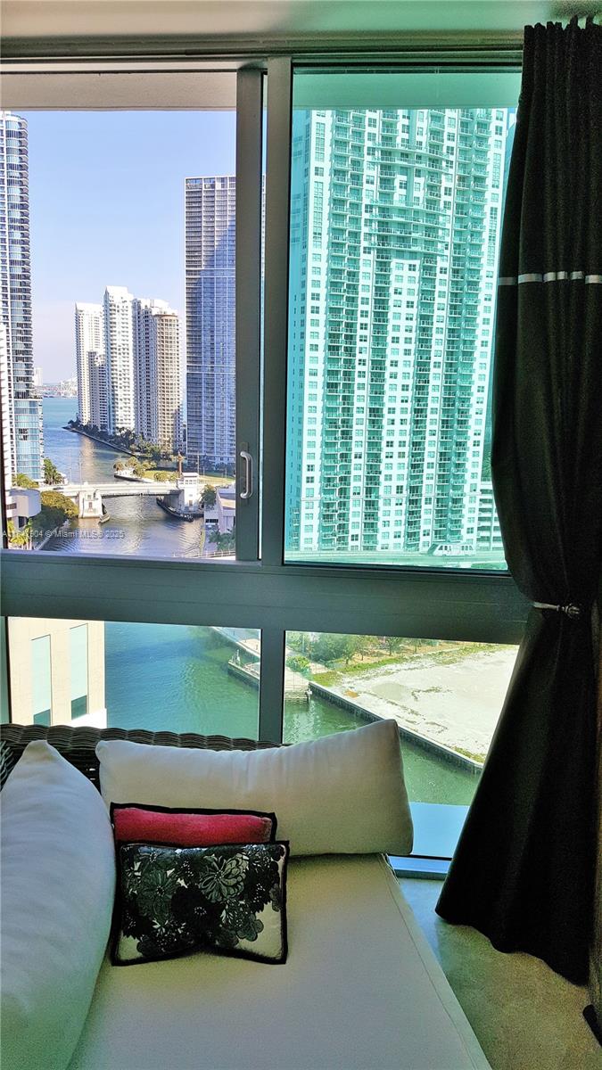 350 S Miami Ave #2002, Miami FL 33130