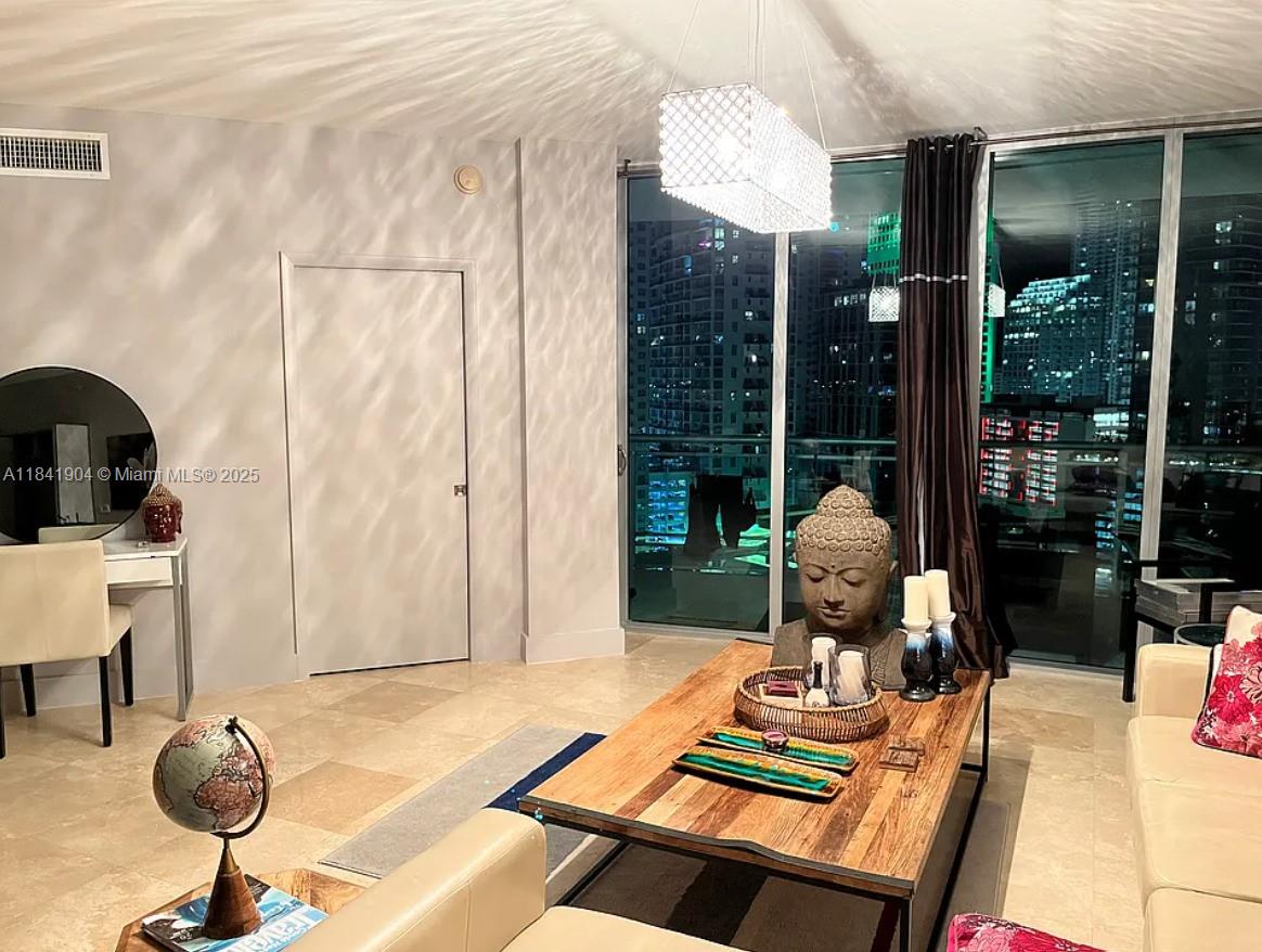 350 S Miami Ave #2002, Miami FL 33130