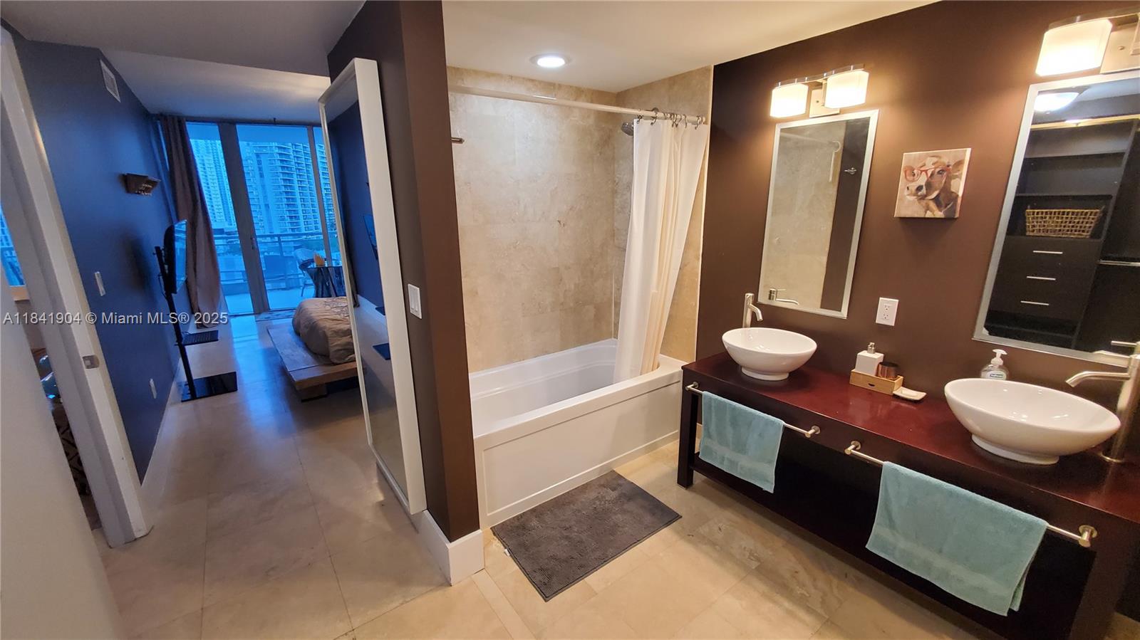 350 S Miami Ave #2002, Miami FL 33130