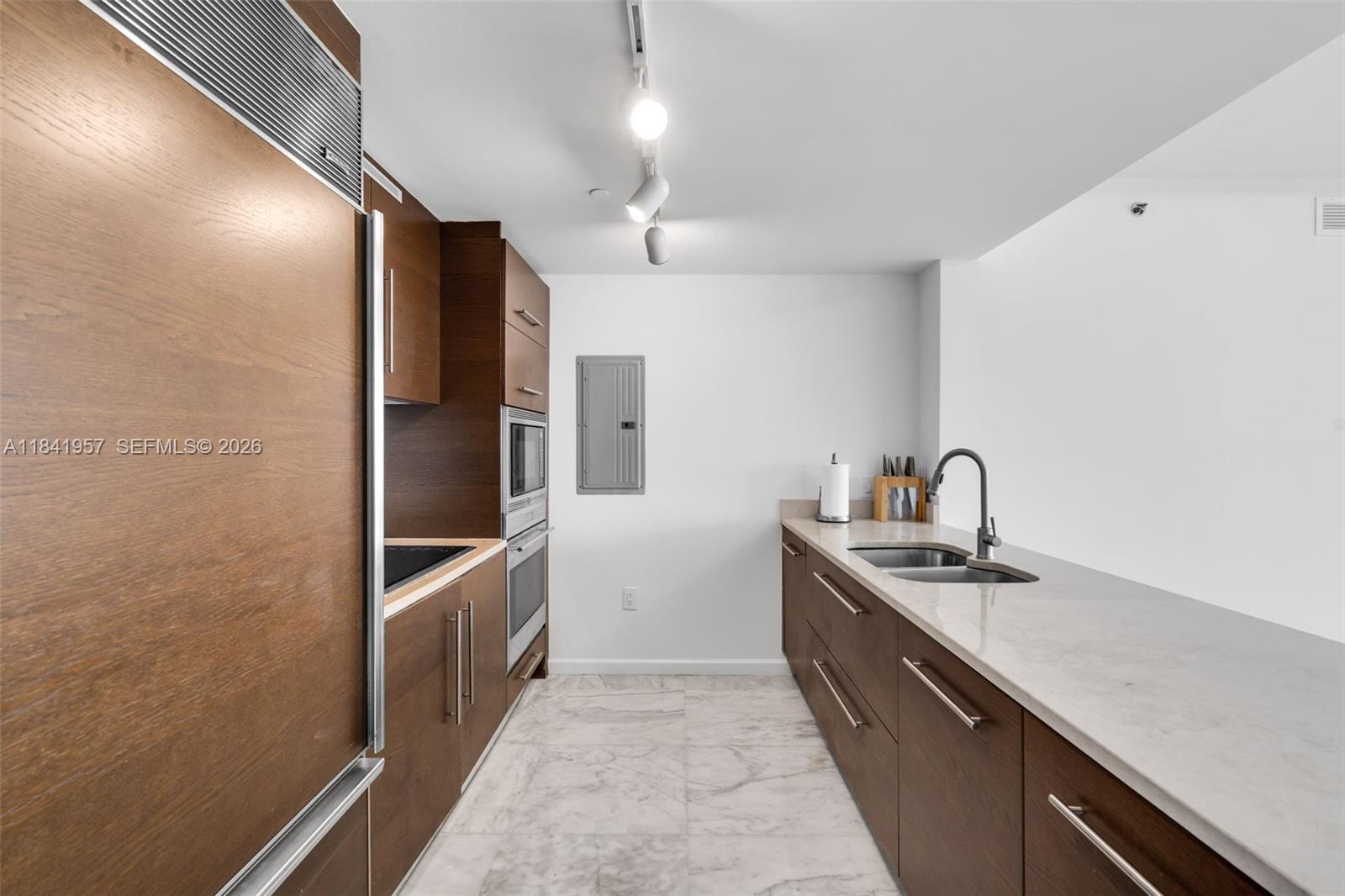 465 Brickell Ave #3505, Miami FL 33131