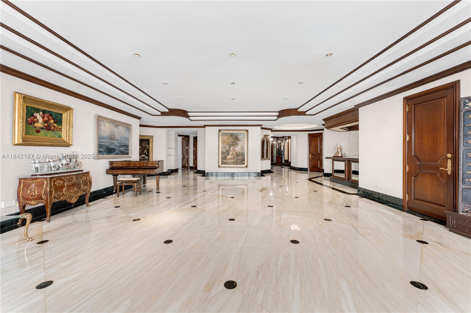 5757 Collins Ave #PH-4, Miami Beach FL 33140
