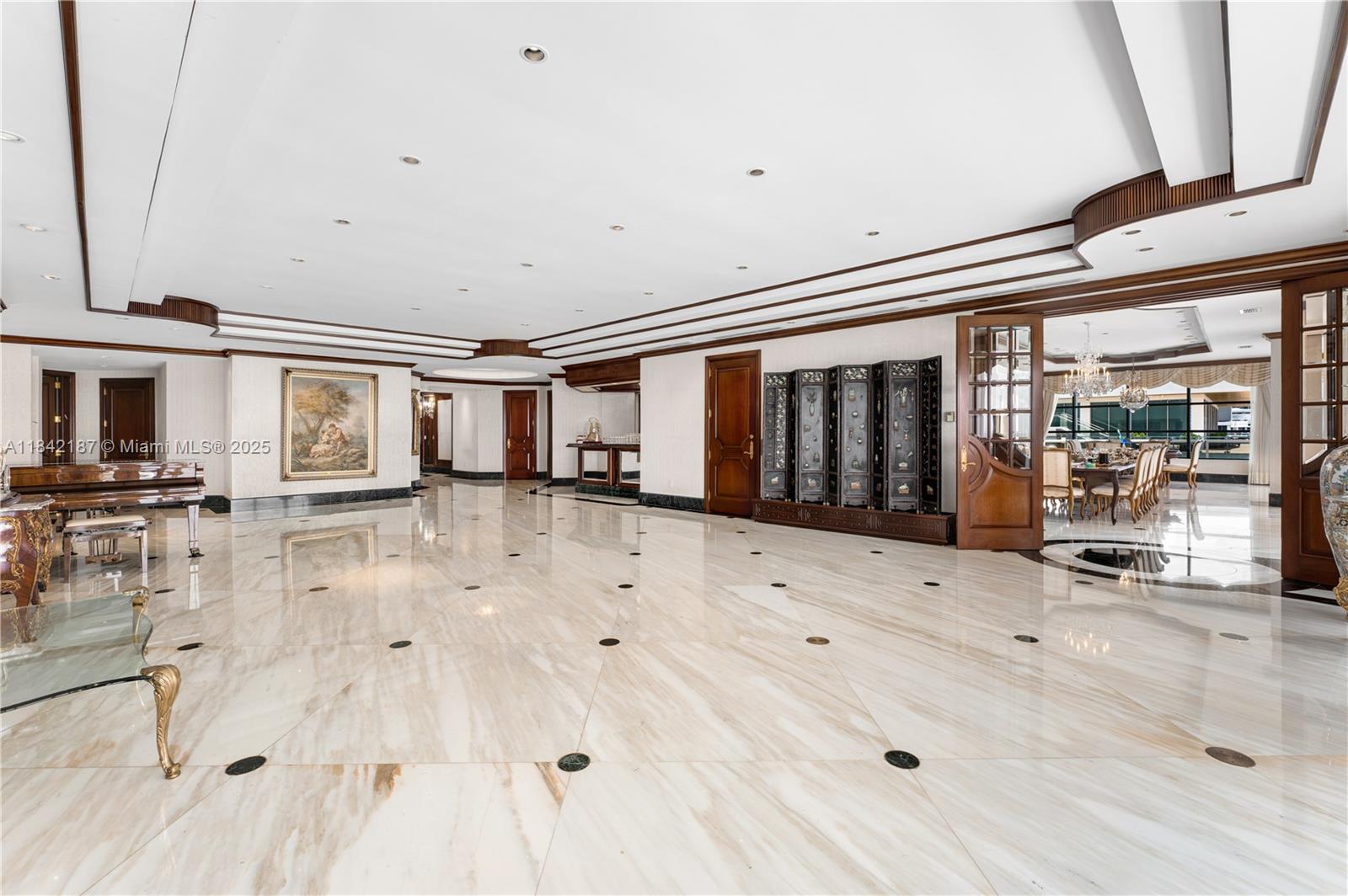 5757 Collins Ave #PH-4, Miami Beach FL 33140