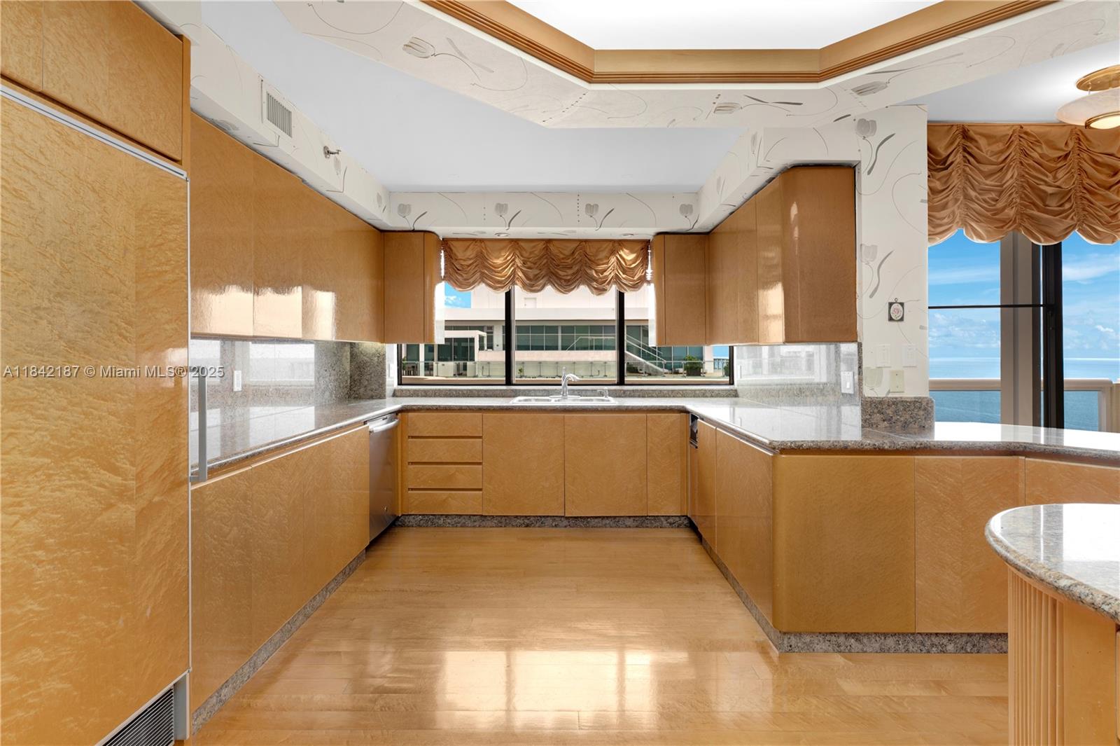 5757 Collins Ave #PH-4, Miami Beach FL 33140
