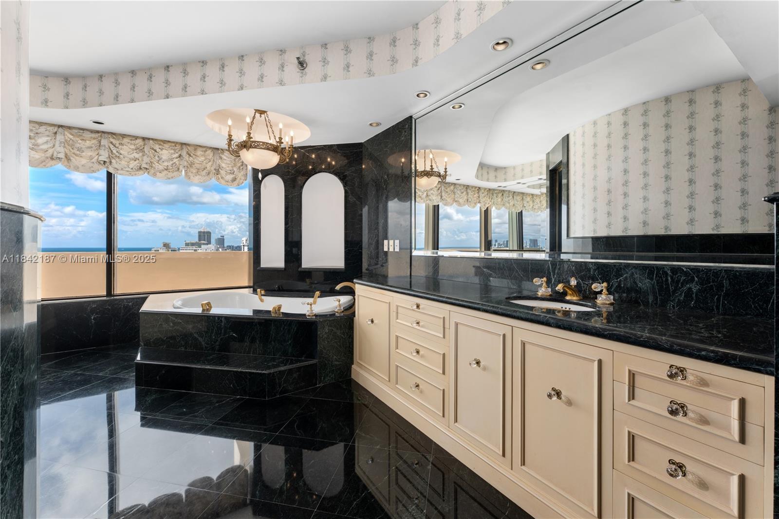 5757 Collins Ave #PH-4, Miami Beach FL 33140