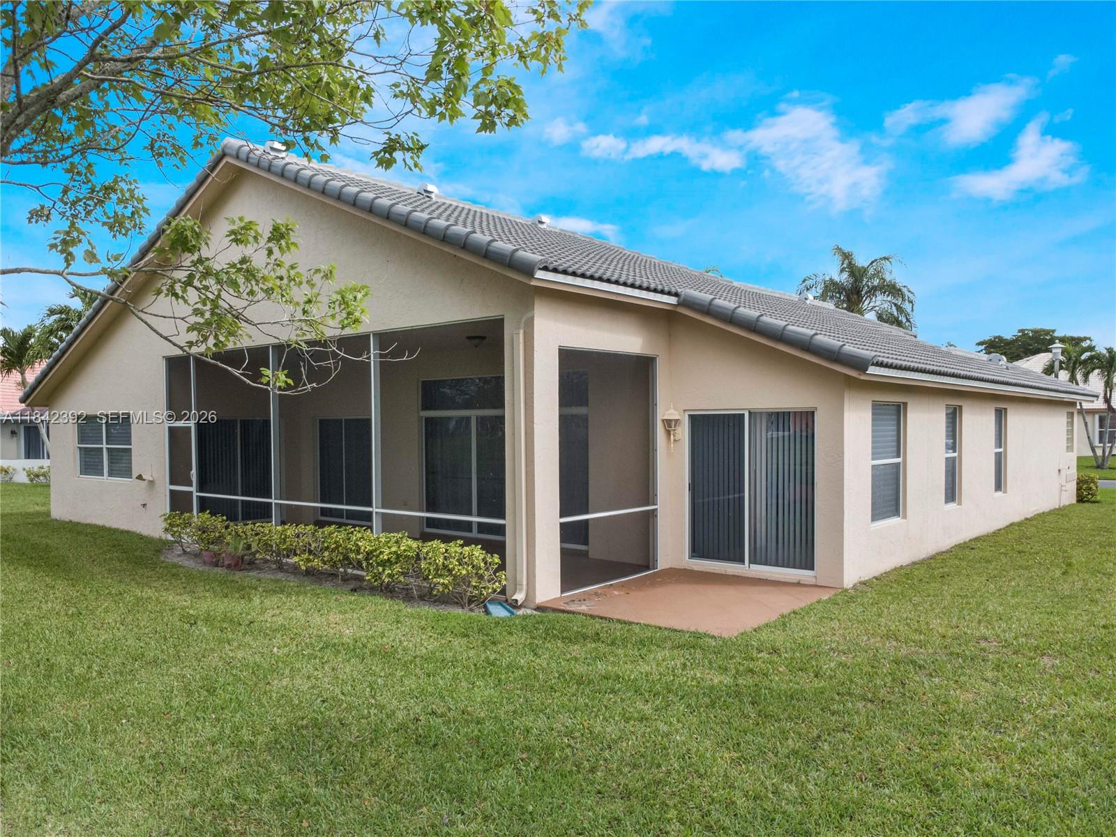 2549 Egret Lake Dr, Green Acres FL 33413