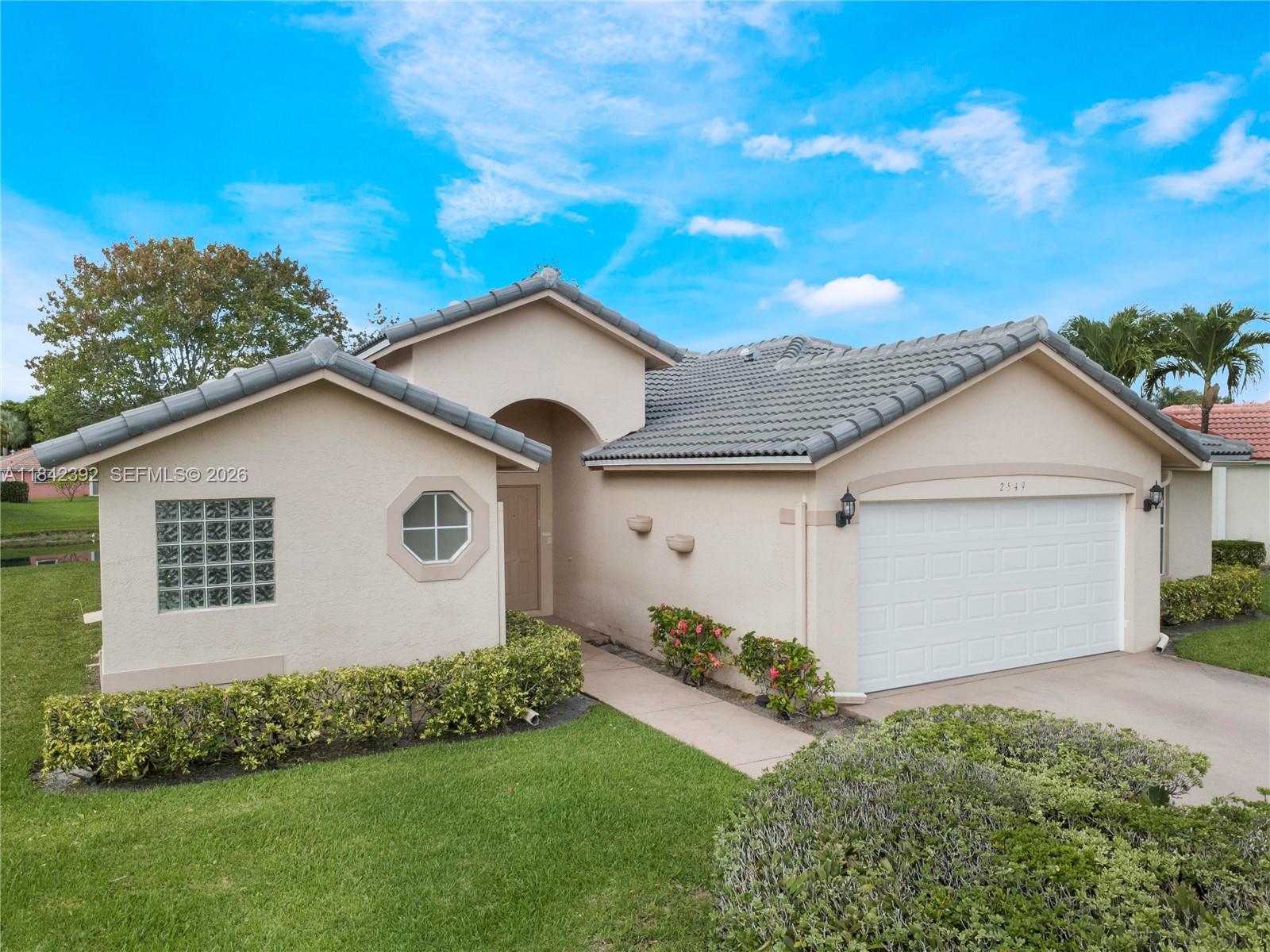 2549 Egret Lake Dr, Green Acres FL 33413